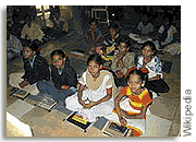 स्कूल में लड़कियां